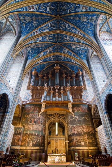 Albi_cathedral_-_nave_and_organ
